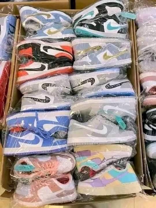 Sneakers shoes pallet for wholesale liquidation inventory