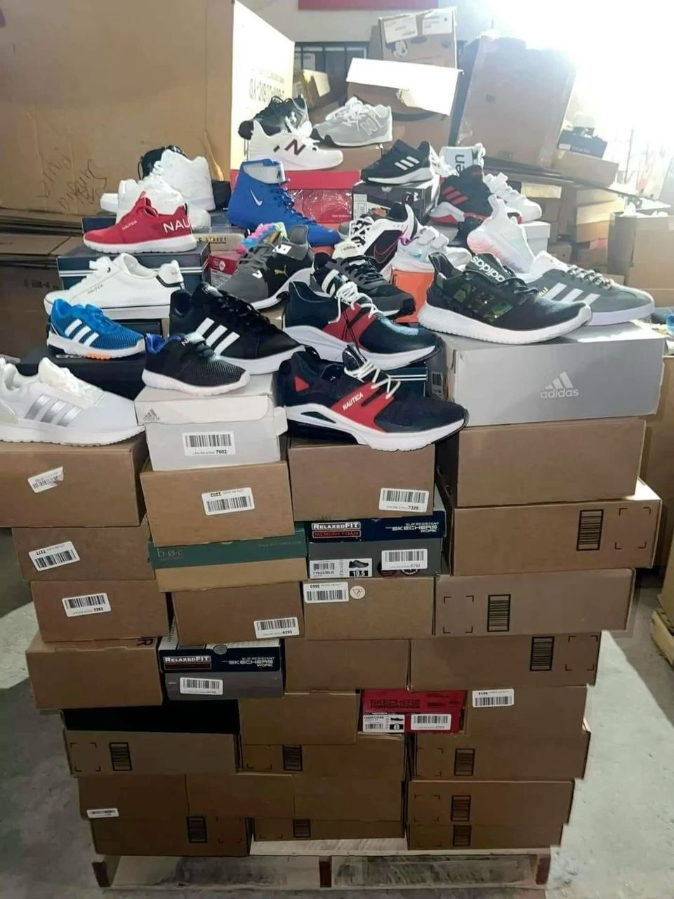 Sneakers Shoes Pallet - Image 4